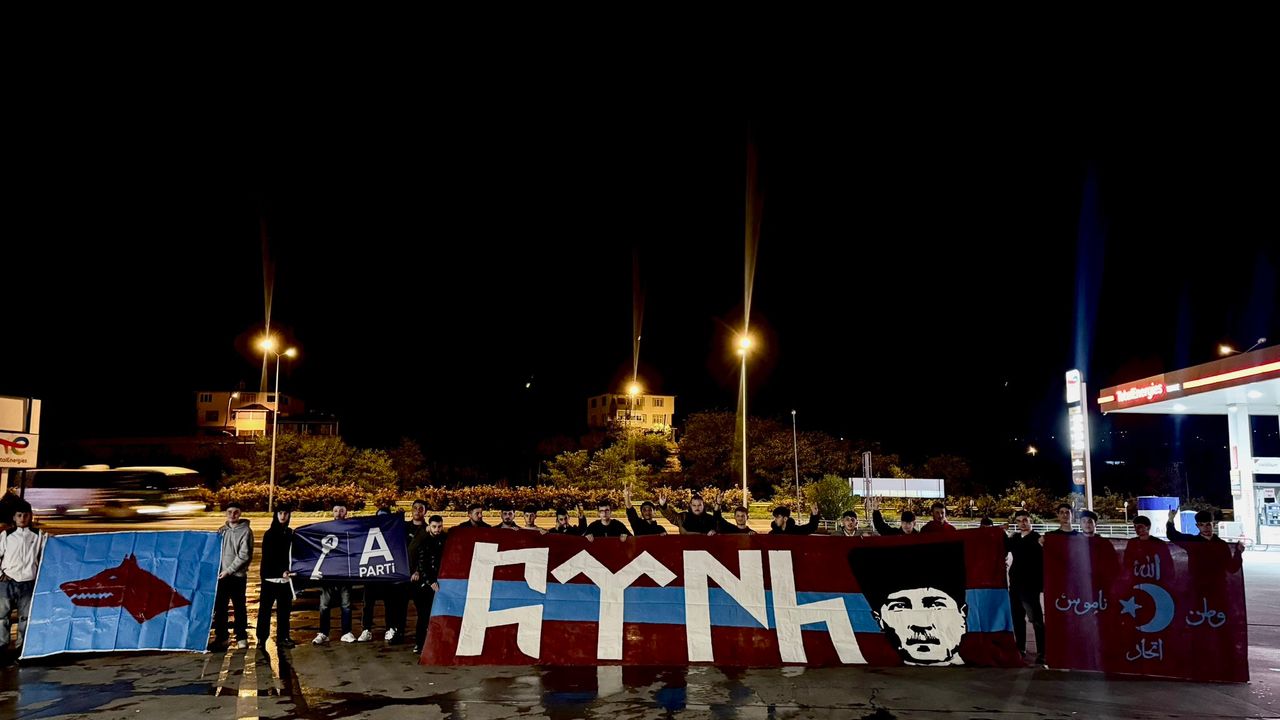 Bordo Mavi ile Ankara Yoluna Düştüler! Anahtar'dan Dikkat Çeken Fotoğraf