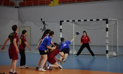 Yomra Cimnastik Salonu’nda Hentbol Yarı Final Heyecanı