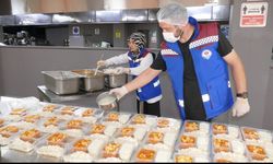 Trabzon Büyükşehir’den Evde Sıcak Yemek Hizmeti