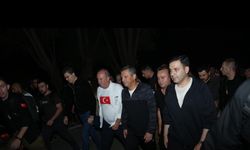 Başkan Köse, Zafer Yürüyüşü’nde Özgür Özel ile Omuz Omuza