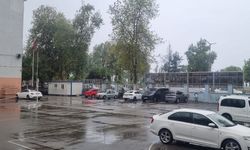 Akçaabat’ta okul bahçesi otopark olarak kullanılıyor