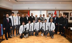 Başkan Genç’ten Şampiyon Yavuz Sultan Selim Anadolu Lisesi’ne Tebrik