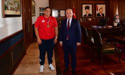 Trabzonlu Sporcu Havvanur Kethüda'dan Vali Yıldırım'a Ziyaret
