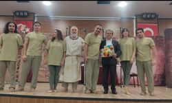 İki Şehrin Hikâyesi Trabzon’da Alkışlarla Yankılandı!