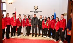 Dünya Şampiyonu Sporculardan Başkan Genç’e Anlamlı Ziyaret