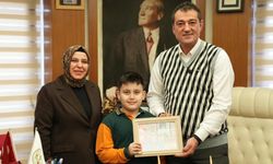 Miniklerden Başkana Sıcacık Ziyaret: Resim Hediye Ettiler!