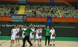 Trabzon’da Hentbol Şöleni! Büyükşehir Rakibini Farklı Geçti