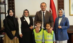 Akçaabat’ta Miniklerden Başkan Ekim’e Anlamlı Bayram Ziyareti