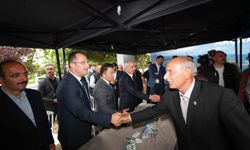 Akçaabat'ta Bakanlı Bayramlaşma: Meydan Tıklım Tıklım Doldu!