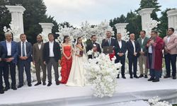 Trabzon Siyaseti ve İş Dünyası Bu Düğünde Buluştu! Kınalı ve Koç Ailelerinin Mutlu Günü