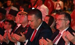 Trabzon'da Tarihi Gece: 15 Temmuz Ruhu Meydana Sığmadı!