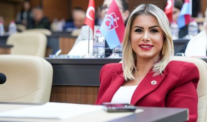Trabzon'da Arzu Öktem’den AK Parti’ye Zehir Zemberek Sözler!