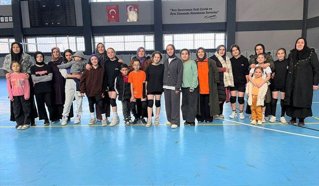 Trabzon Düzköy’de Voleybol Heyecanı Gençler Sahada Buluştu