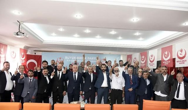 Araklı’da BBP 7. Olağan Kongresi: Salih Özen Güven Tazeledi