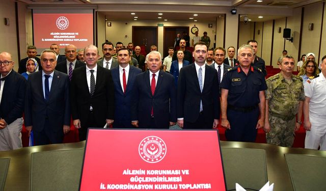 Aile Yılında Kritik Toplantı! Vali Yıldırım'dan Nüfus Vurgusu