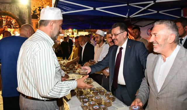 Trabzon Büyükşehir’den şehitler için aşure ve lokma ikramı