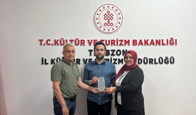 Trabzonlu Sanatçı Mahir Elvan’a İki Kurumdan Anlamlı Plaket