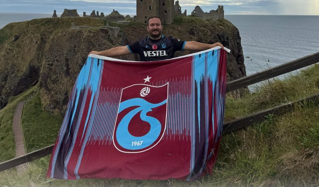 Trabzonspor Bayrağı Dunnottar Kalesi’nde Dalgalandı
