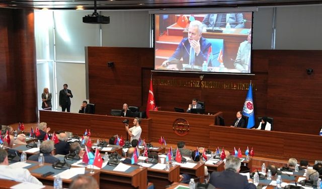 Trabzon'da Zorlu’dan Büyükşehir’e Sert Soru: Otopark Gelirlerinden İlçelere Neden Pay Yok?