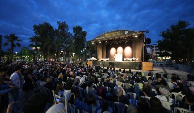 Akçaabat Açık Hava Tiyatro Günleri Sanatseverlerden Tam Not Aldı