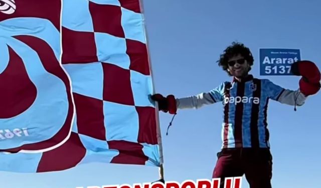 Trabzonsporlu Dağcıdan Ağrı Dağı'nda Tabelaya Tepki