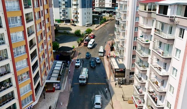 Nihatbey Caddesi Köpüklü Suyla Yıkandı