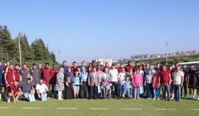 Trabzonspor Antrenmanına Engelli Bireylerden Özel Ziyaret