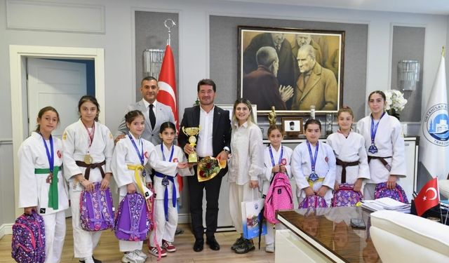 Şampiyon Judocular Kupayla Geldi, Başkan Kaya Duygulandı