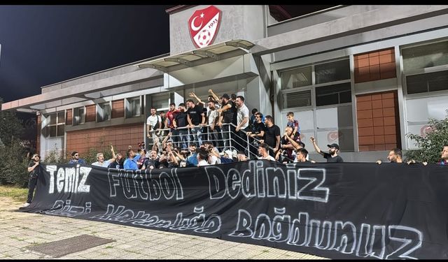 Trabzonspor Taraftarları Hakem Kararlarına İsyan Etti
