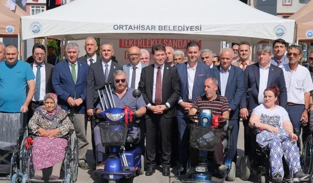 Ortahisar Belediyesi'nin Akülü Sandalye ve Hasta Yatağı Yardımı Sürüyor
