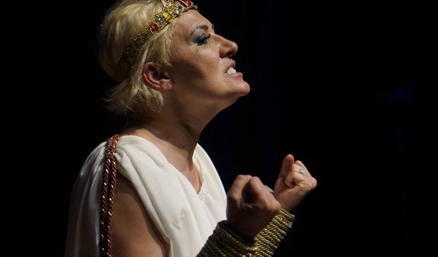 Kleopatra bu kez Trabzon sahnesinde! Kadının tarihsel mücadelesi alkış topladı!