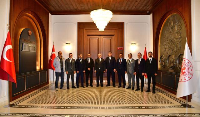 TÜRKAV Trabzon Yönetimi Vali Yıldırım’ı Ziyaret Etti