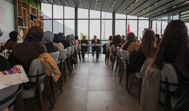 Başkan Özlü’den : “Kendiniz olun, inandığınızı yapın”