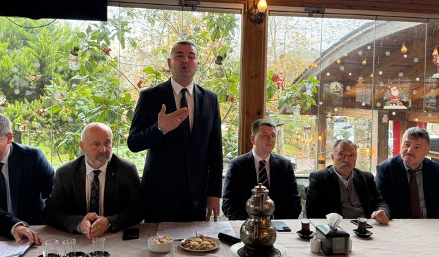 MHP heyeti Çarşıbaşı’nda muhtarlar ve esnafla bir araya geldi