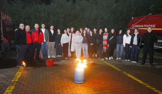 İtfaiye Ekipleri Tıp Öğrencilerine Hayat Kurtaran Eğitim Verdi