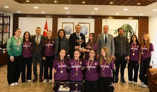 Akçaabatlı Gençlerden Başkan Ekim’e Şampiyonluk Ziyareti!