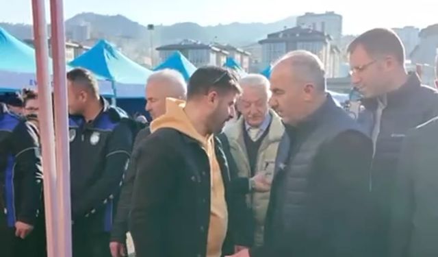 Rize’de 8. Hamsi Festivalinde 2 Tonu Aşkın Hamsi Dağıtıldı