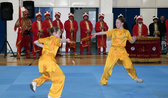 Wushu dünya şampiyonlarından Trabzon’da büyüleyici gösteri