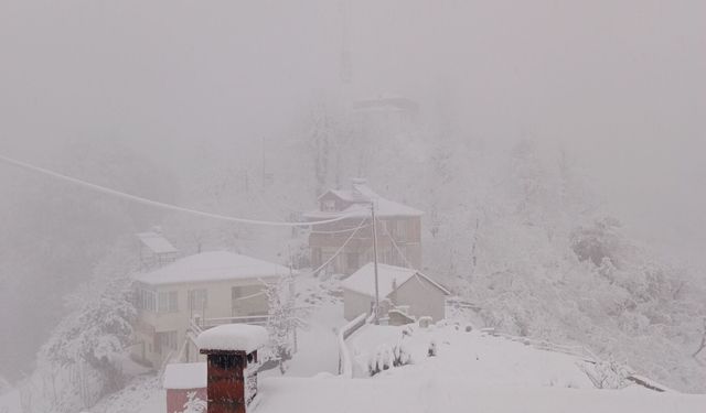 Eynesil Beyaza Büründü! Kar Manzarası Büyüledi