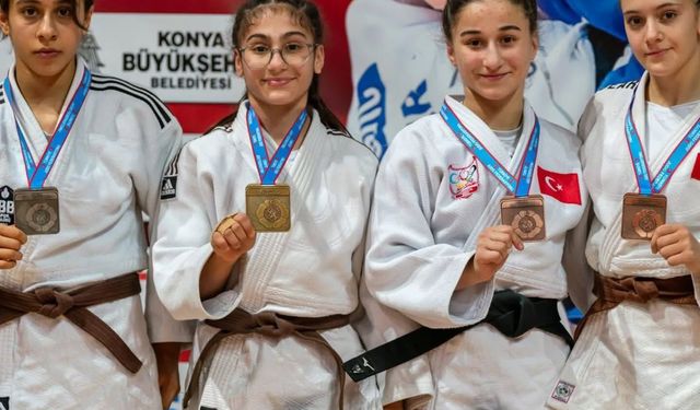 Trabzon'a 2 Madalya! Gençler Gururu Yaşattı