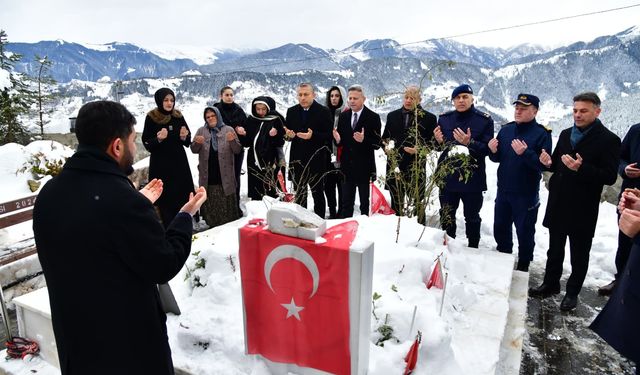 Vali Tahir Şahin Maçka'da! Şehit Eren Bülbül'ü Andı