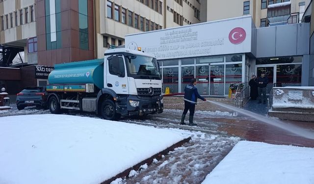 Trabzon Merkezde Kar Alarmı: Büyükşehir Sahada