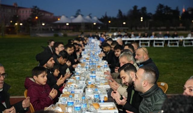 Kavakmeydanı'ndan  Fırat Yılmaz Çakıroğlu'na Vefa