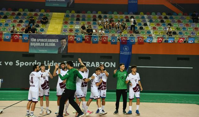 Trabzon’da Hentbol Şöleni! Büyükşehir Rakibini Farklı Geçti