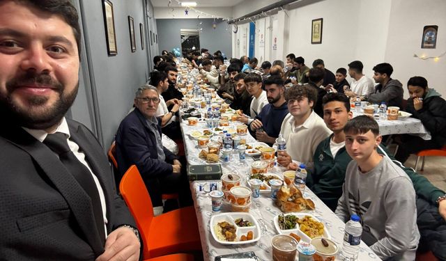 Trabzon'da Öğrenciler 500 Hadisi Tamamladı, İftarda Buluştu