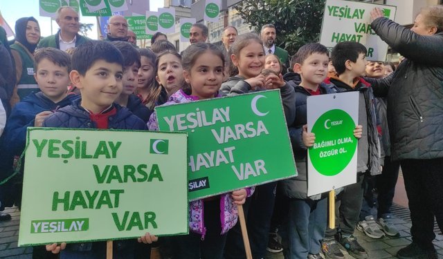 Trabzon’da Yeşilay Haftası Yürüyüşü: Binler Bağımlılığa Karşı Buluştu