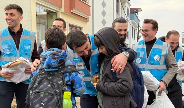 Trabzon'da AK Gençlik Gönüllere Bereket Taşıyor!