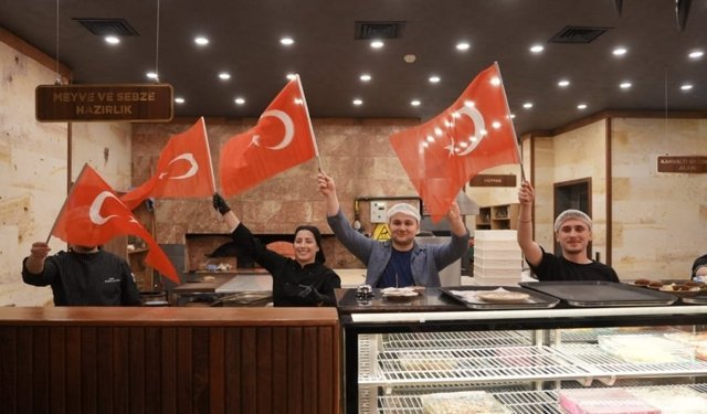 Düzce'de Minik Piyanist Mehmed Selim'den İstiklal Marşı