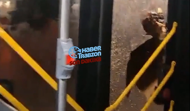 Trabzon'da Belediye Otobüsüne Taşlı Saldırı!