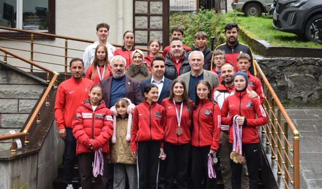 Çamlıhemşin Kayak Takımı’ndan Protokole Vefa